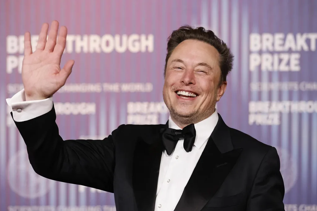 La guerra interminable entre Elon Musk y Tim Cook y su último choque a cuenta de la IA