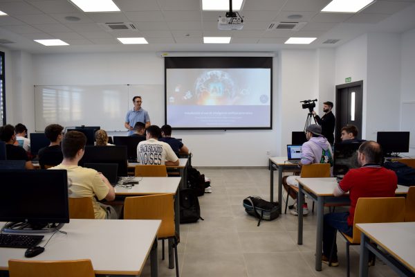 Estudiantes en el curso de IA