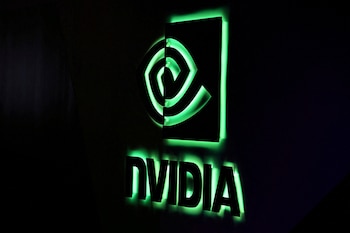 ¿Te imaginas multiplicar tu inversión en un solo día? Este es el éxito que ha vivido Nvidia, una de las firmas líderes en tecnología de inteligencia artificial, que ha reportado un crecimiento del 2.4% en el valor de sus acciones solo en el último día y un impresionante 180% en lo que va del año 2024.